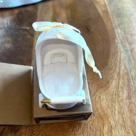 ❣️Keepsake Christmas Ornament 2024, Baby's First Christmas Porcelain - Picture 2 of 10